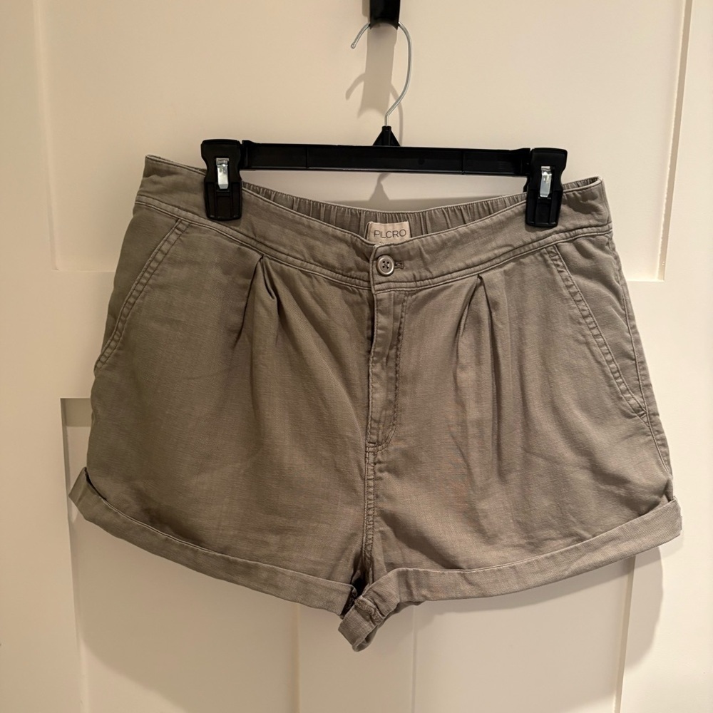 Pilcro Pleated Shorts Size 30